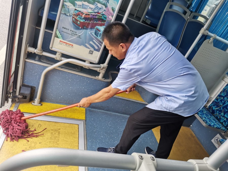 駕駛員:高溫天疫情防控不懈怠 (3).jpg 駕駛員:高溫天疫情防控不懈怠 (3).jpg