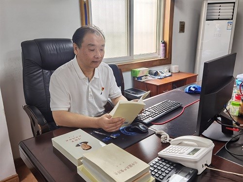 湯杰.jpg 湯杰.jpg