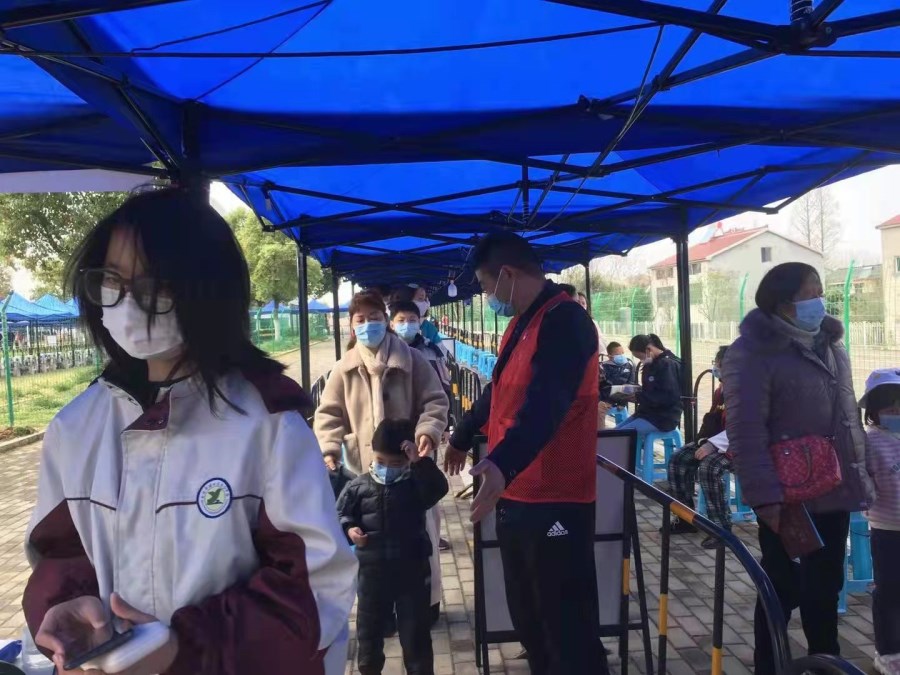 侯沖社區(qū)核酸檢測點--徐大軍.jpg 侯沖社區(qū)核酸檢測點--徐大軍.jpg