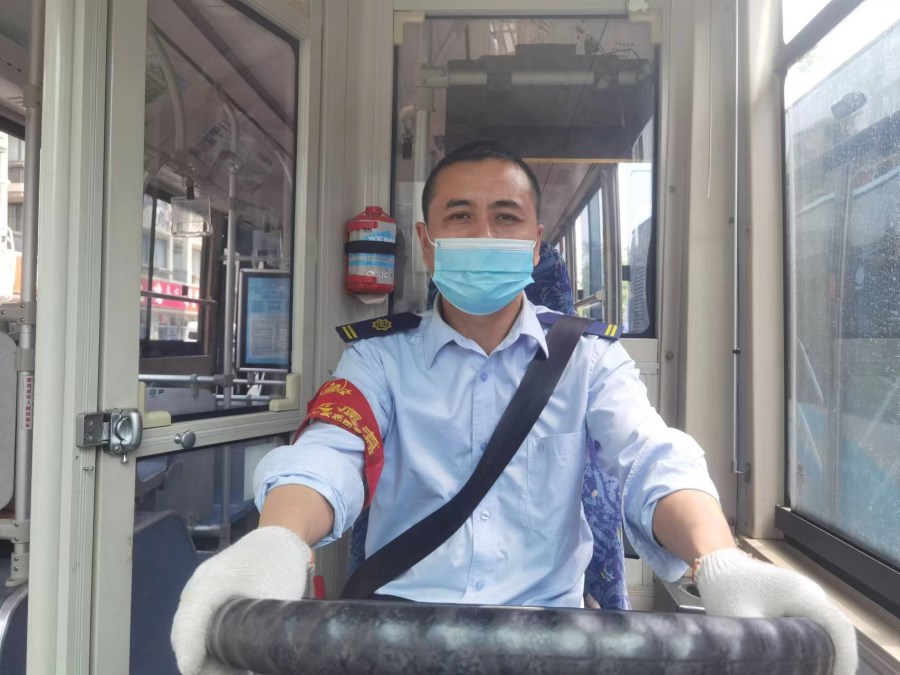 余勇師傅在工作中.jpg 余勇師傅在工作中.jpg