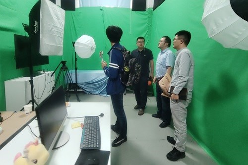 參觀抖音直播室.jpg 參觀抖音直播室.jpg