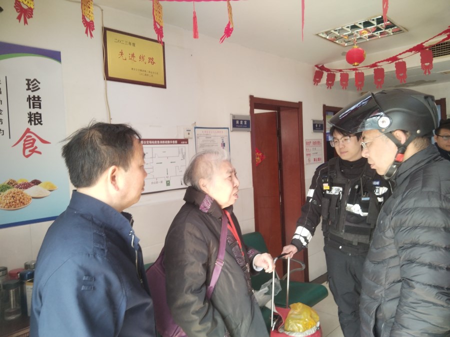 管根生 楊秀清 特警 老人兒子.jpg 管根生 楊秀清 特警 老人兒子.jpg